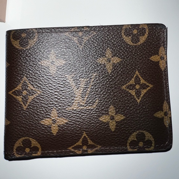 LV Monogram Multiple wallet in great condition. - Picture 6 of 9